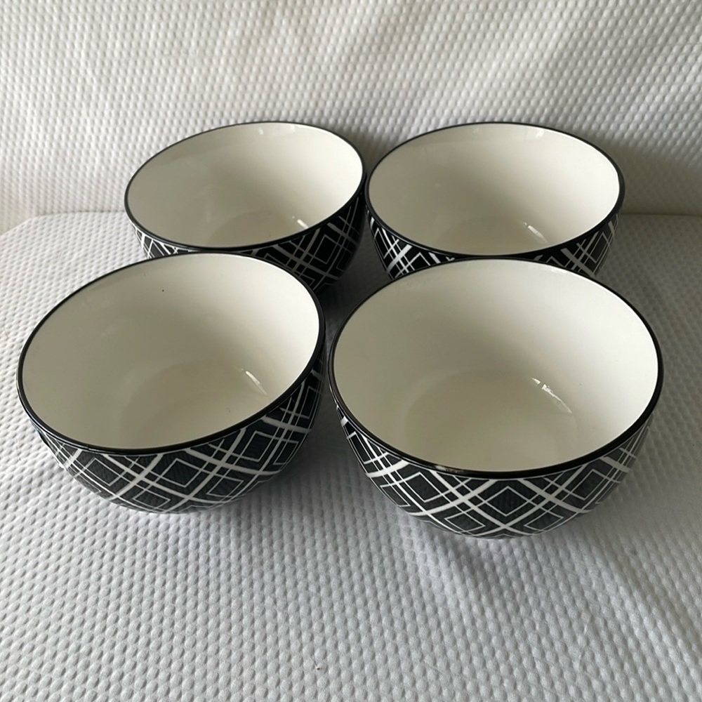 Dover and York Black and White Soup/Cereal Bowls 5.5” wide x 3” deep.